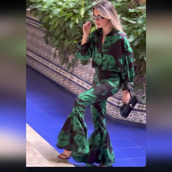 H&M Pants - *LAST CHANCE* White Lotus x H&M patterned pants green and black NWT Size 4